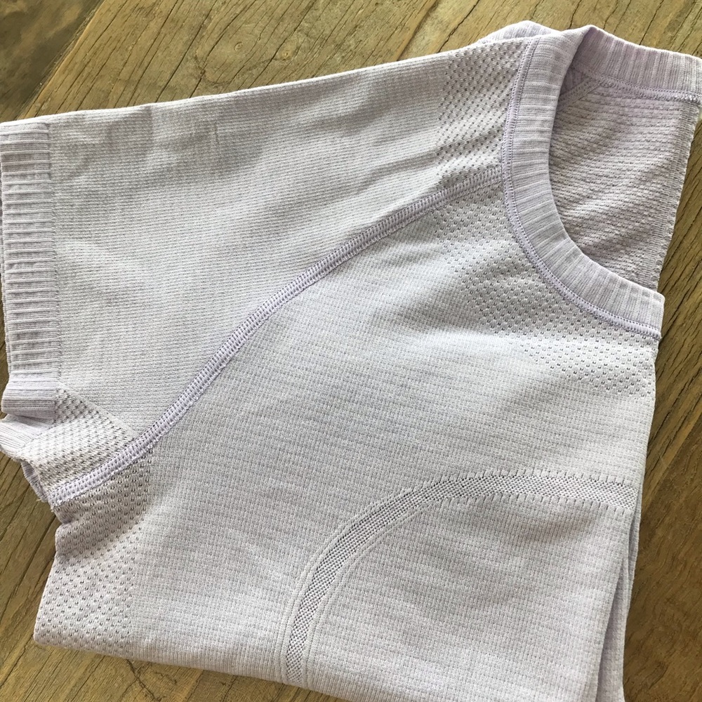 Lululemon swiftly tech crew shirt sz 6 in lilac!!